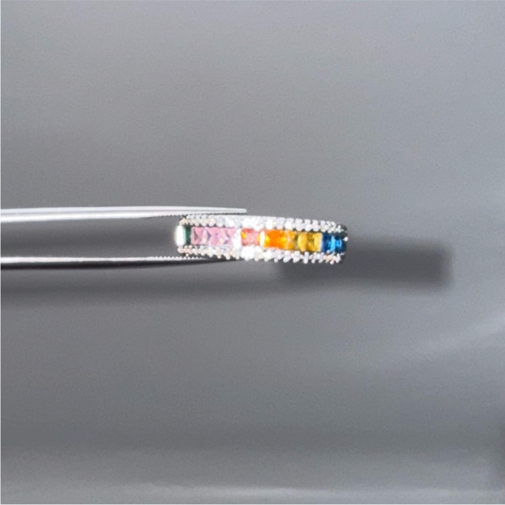 18k Princess Cut Gemstone Band - Picture 5 of 10
